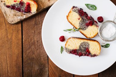 Haşhaş tohumu ile kiraz kek