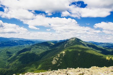 dağlarda yaz sabahı.