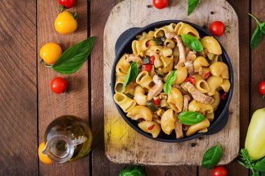 Et sebzeli makarna Gomiti Rigati