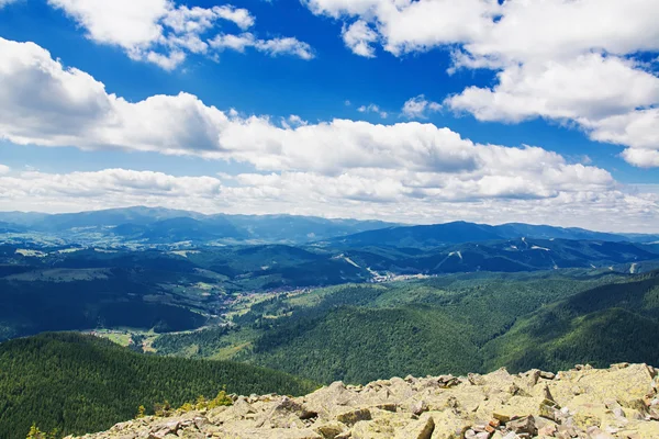 dağlarda yaz sabahı.