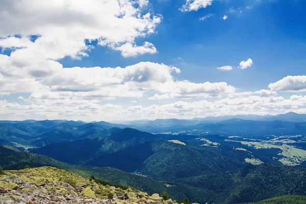 dağlarda yaz sabahı.