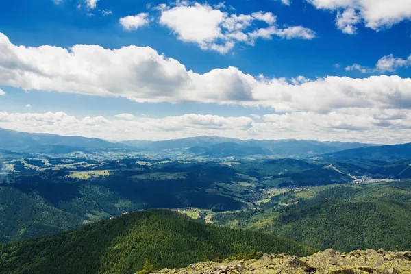 dağlarda yaz sabahı.