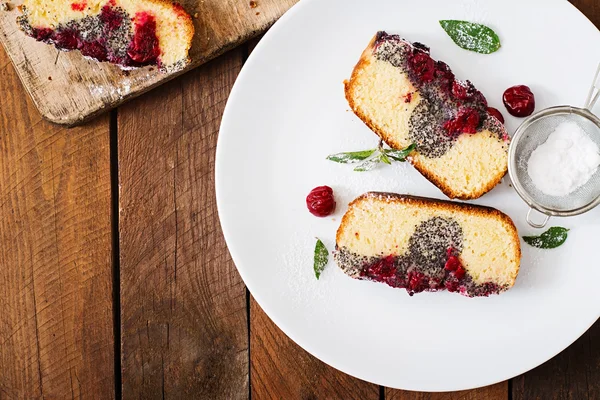 Haşhaş tohumu ile kiraz kek