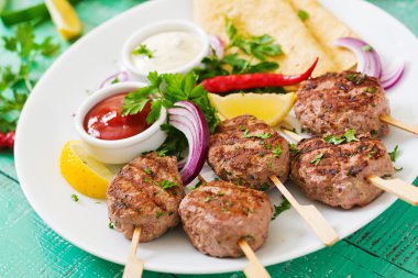 Iştah açıcı kofta kebaplar
