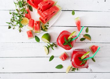 Taze karpuz smoothies