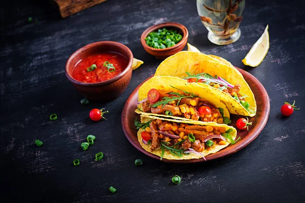 Taco Biftek Mısır Salsa Soslu Meksika Tacoları Meksika Mutfağı Boşluğu — Stok fotoğraf