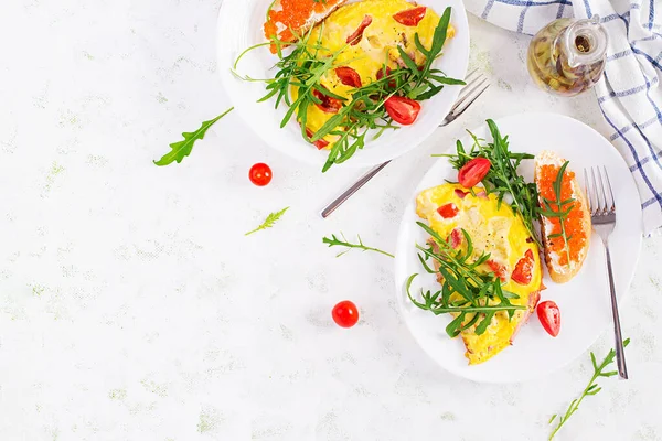 Omelette Tomatoes Cheese Ham Sandwich Wich Red Cavier Plate Frittata — Stock Photo, Image