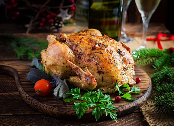 Baked Turkey Chicken Christmas Table Served Turkey Decorated Bright Tinsel — Stock Photo, Image