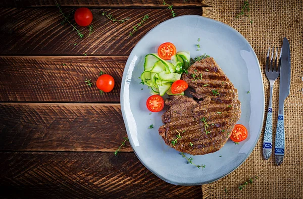 Grilled Juicy Steak Medium Rare Beef Spices Fresh Salad Top — Stock Photo, Image