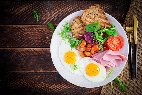 Engels Ontbijt Gebakken Bonen Tomaten Worst Ham Toast Bovenaanzicht Flat — Stockfoto