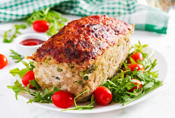 Tasty Homemade Ground Baked Chicken Meatloaf Green Peas Sliced Broccoli — Stock Photo, Image