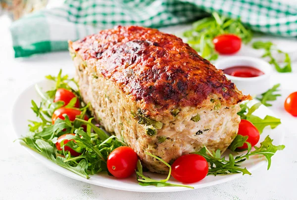 Saboroso Caseiro Moído Assado Rolo Carne Frango Com Ervilhas Verdes — Fotografia de Stock