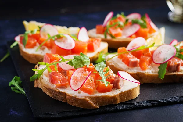 Sandwich Salted Salmon Healthy Breakfast Dark Background Fish Menu — Stock Photo, Image