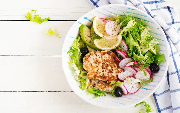 Dieta Chetogenica Budda Ciotola Con Hamburger Pollo Avocado Ravanello Olive — Foto Stock