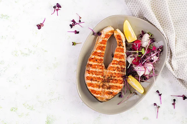 Salmon Salmon Fish Steak Grilled Radish Salad Microgreens Healthy Food — Stock Photo, Image