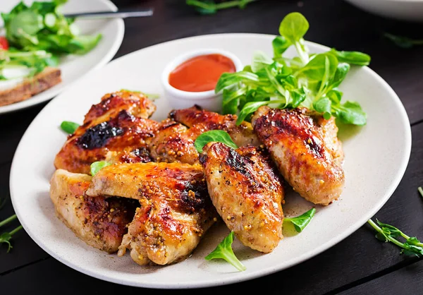 Grilled Chicken Wings Baked Chicken Wings Wooden Table — Stock Photo, Image