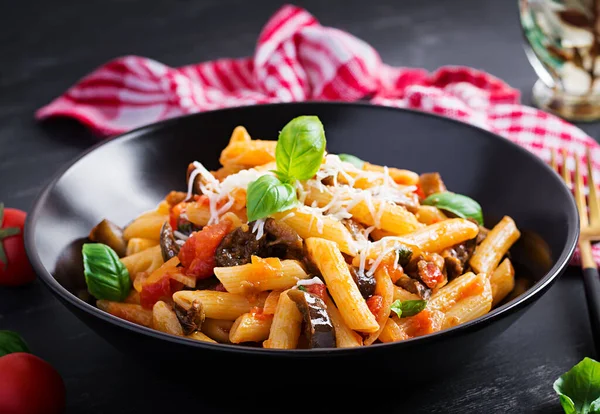 Pasta Penne Med Äggplanta Pasta Alla Norma Traditionell Italiensk Mat — Stockfoto