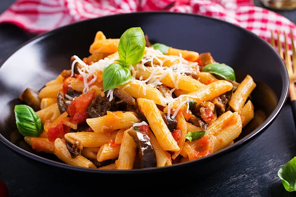 Pasta Penne Con Melanzane Pasta Alla Norma Cucina Tradizionale Italiana — Foto Stock