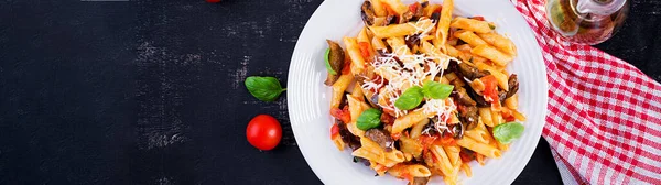 Penne Macarrão Com Berinjela Pasta Alla Norma Comida Tradicional Italiana — Fotografia de Stock