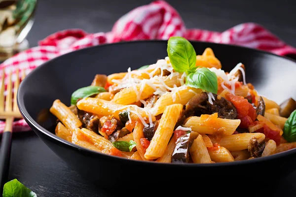 Pasta Penne Med Äggplanta Pasta Alla Norma Traditionell Italiensk Mat — Stockfoto