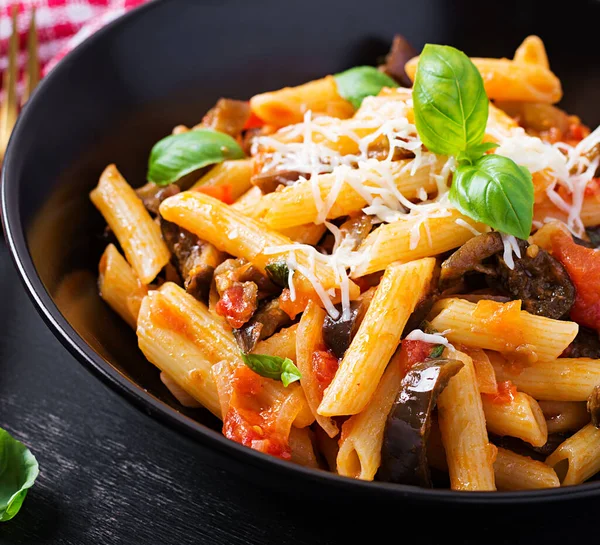 Penne Macarrão Com Berinjela Pasta Alla Norma Comida Tradicional Italiana — Fotografia de Stock