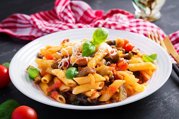 Nudelpenne Mit Auberginen Pasta Alla Norma Traditionelle Italienische Küche Mit — Stockfoto