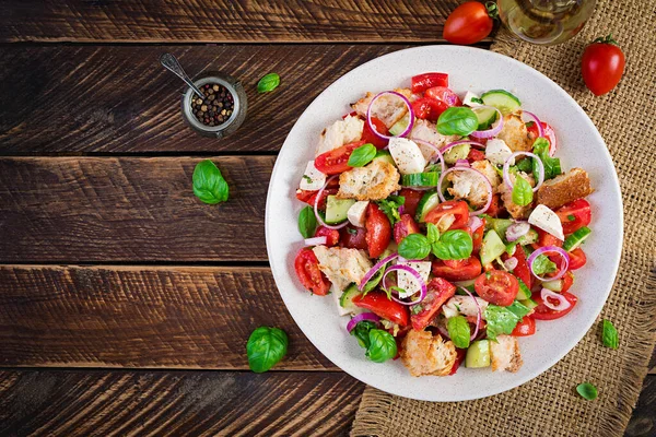 Toscan Panzanella Salată Tradițională Italiană Roșii Pâine Fundal Din Lemn — Fotografie, imagine de stoc
