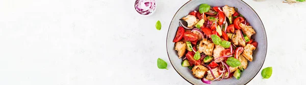 Toscaanse Panzanella Traditionele Italiaanse Salade Met Tomaten Brood Vegetarische Panzanella — Stockfoto