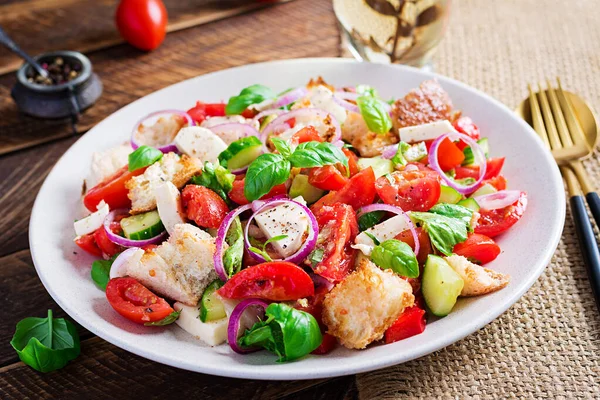 Toskanische Panzanella Traditioneller Italienischer Salat Mit Tomaten Und Brot Auf — Stockfoto
