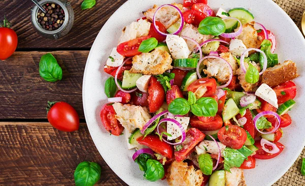 Panzanella Toscana Salada Tradicional Italiana Com Tomate Pão Sobre Fundo — Fotografia de Stock