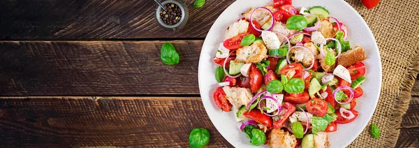 Tuscan Panzanella Traditional Italian Salad Tomatoes Bread Wooden Background Vegetarian — Stock Photo, Image