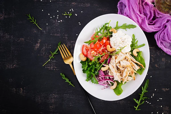 Salată Vară Sănătoasă Legume Legume Proaspete Piept Pui Pansament Iaurt — Fotografie, imagine de stoc