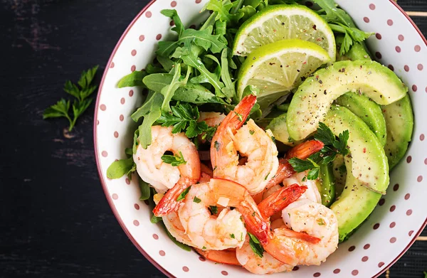 Karides Salatası Karides Salatası Roka Avokado Dilimi Yakın Çekim Sağlıklı — Stok fotoğraf