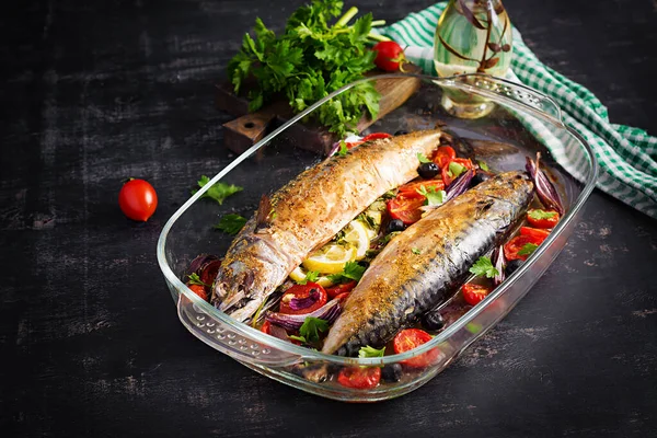 Caballa Horno Con Hierbas Limón Verduras Cena Saludable —  Fotos de Stock