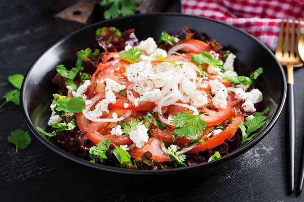 Ensalada Verduras Con Tomate Lechuga Fresca Queso Blando Cebolla Alimento — Foto de Stock