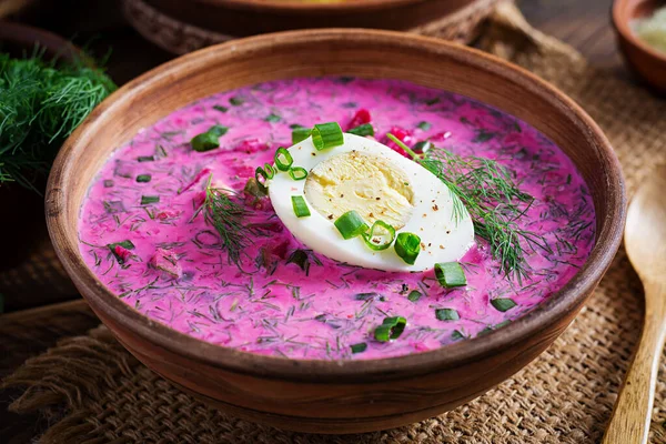 Borscht Frio Sopa Beterraba Verão Com Pepino Fresco Ovo Cozido — Fotografia de Stock