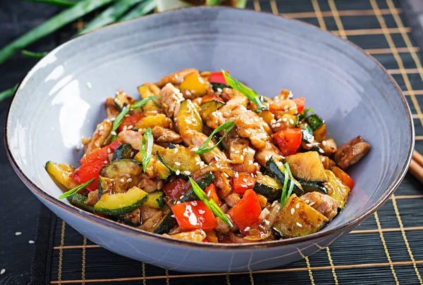 Stir Fry Chicken Zucchini Sweet Peppers Chinese Food — Stock Photo, Image