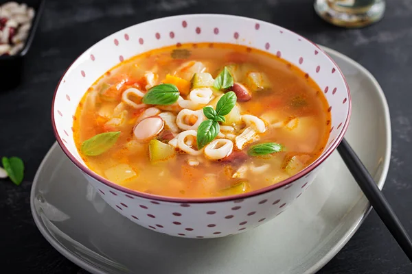 Minestrone Sopa Legumes Italiana Com Macarrão Mesa Escura — Fotografia de Stock