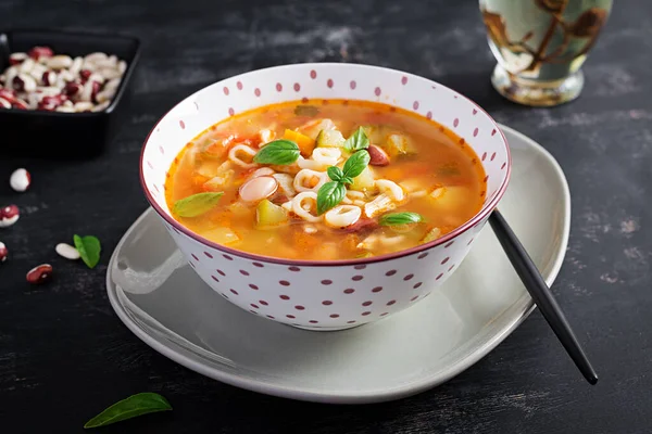 Minestrone Sopa Legumes Italiana Com Macarrão Mesa Escura — Fotografia de Stock