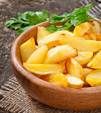 Kızarmış patates dilimleri.