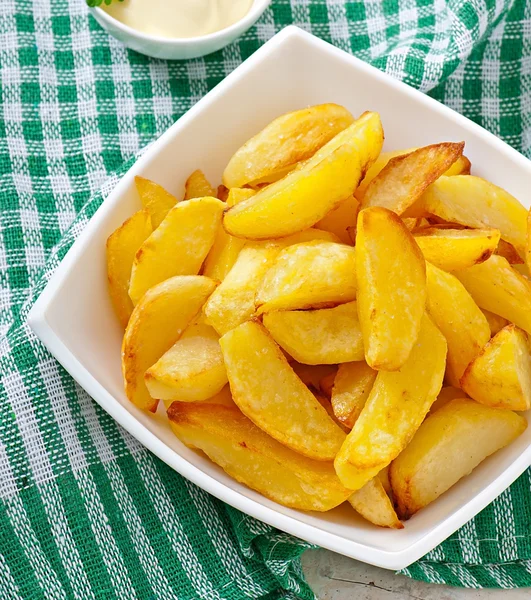 Cunhas de batata fritas — Fotografia de Stock