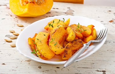 Fırında kabak kekik ile