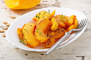 Fırında kabak kekik ile