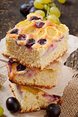 üzüm ve vanilya ile pasta