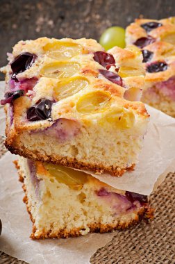 üzüm ve vanilya ile pasta