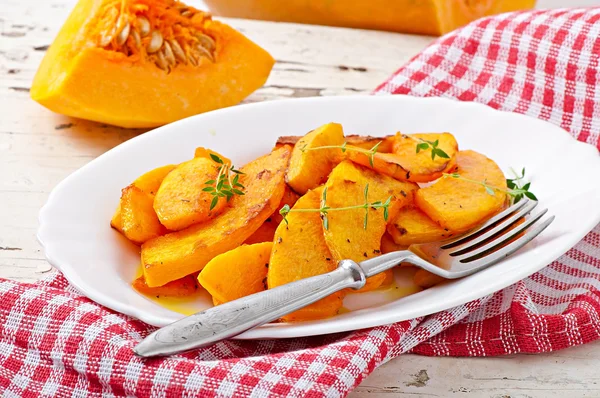 Calabaza al horno con tomillo —  Fotos de Stock