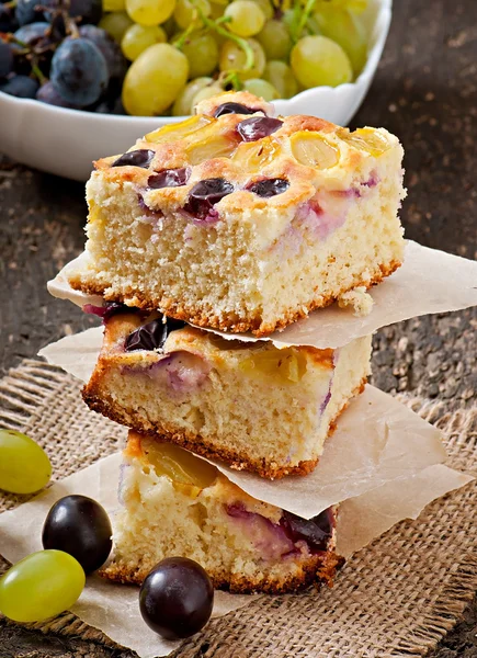 Tarta con uvas y vainilla — Foto de Stock