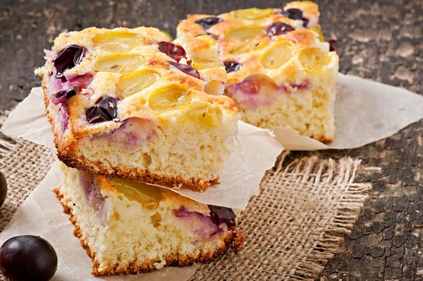 Pie with grapes and vanilla — Stock Photo, Image