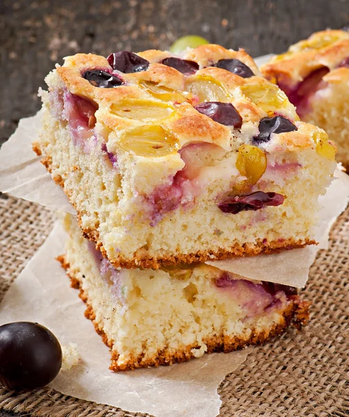 Pie with grapes and vanilla — Stock Photo, Image