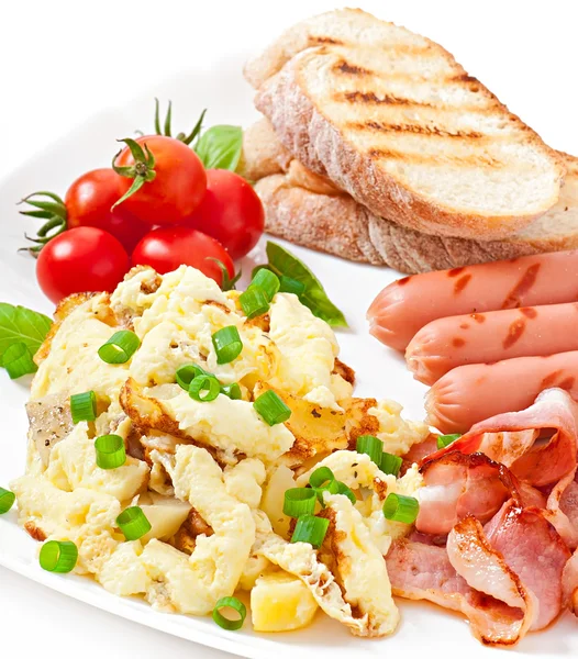 Scrambled eggs, bacon, sausage and toast — Stock Photo, Image